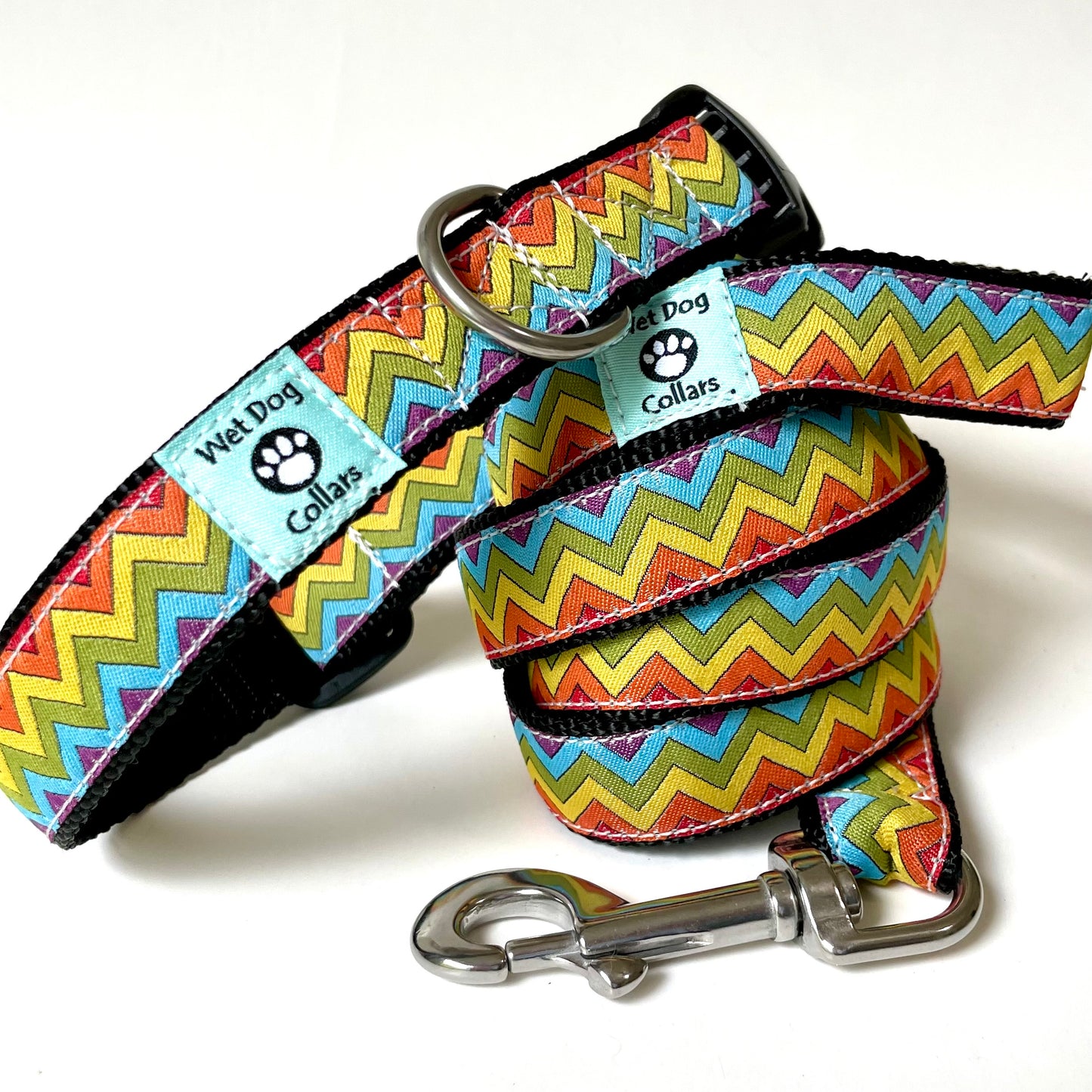 Colorful zigzag patterned dog collar and leash with seize resistant stainless clip and D-ring for beach dog with marine materials and durable construction.