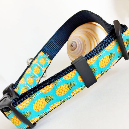 Dog collar with pineapple pattern for the beach dog