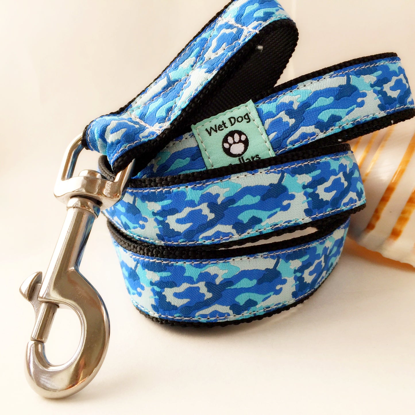 Blue camouflage dog leash with a seize proof stainless clip