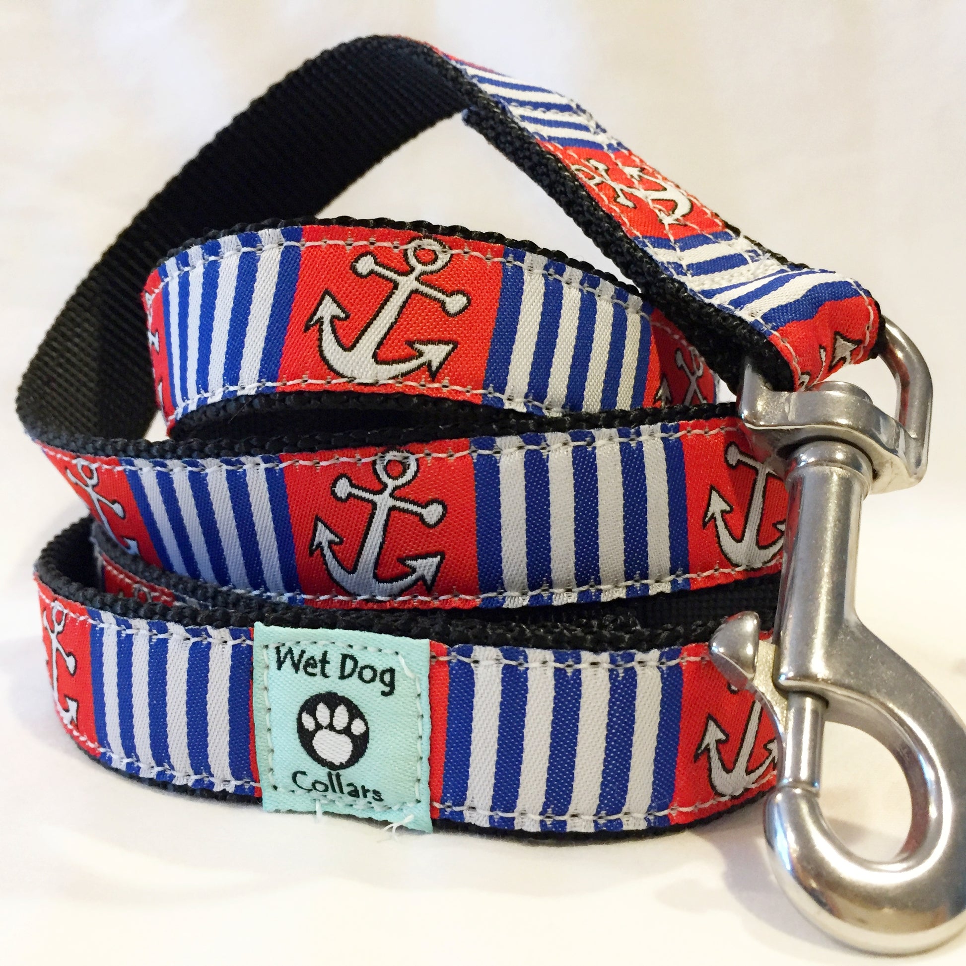 Dog leash with nautical anchor design and saltwater proof stainless steel swivel clip for boat dog