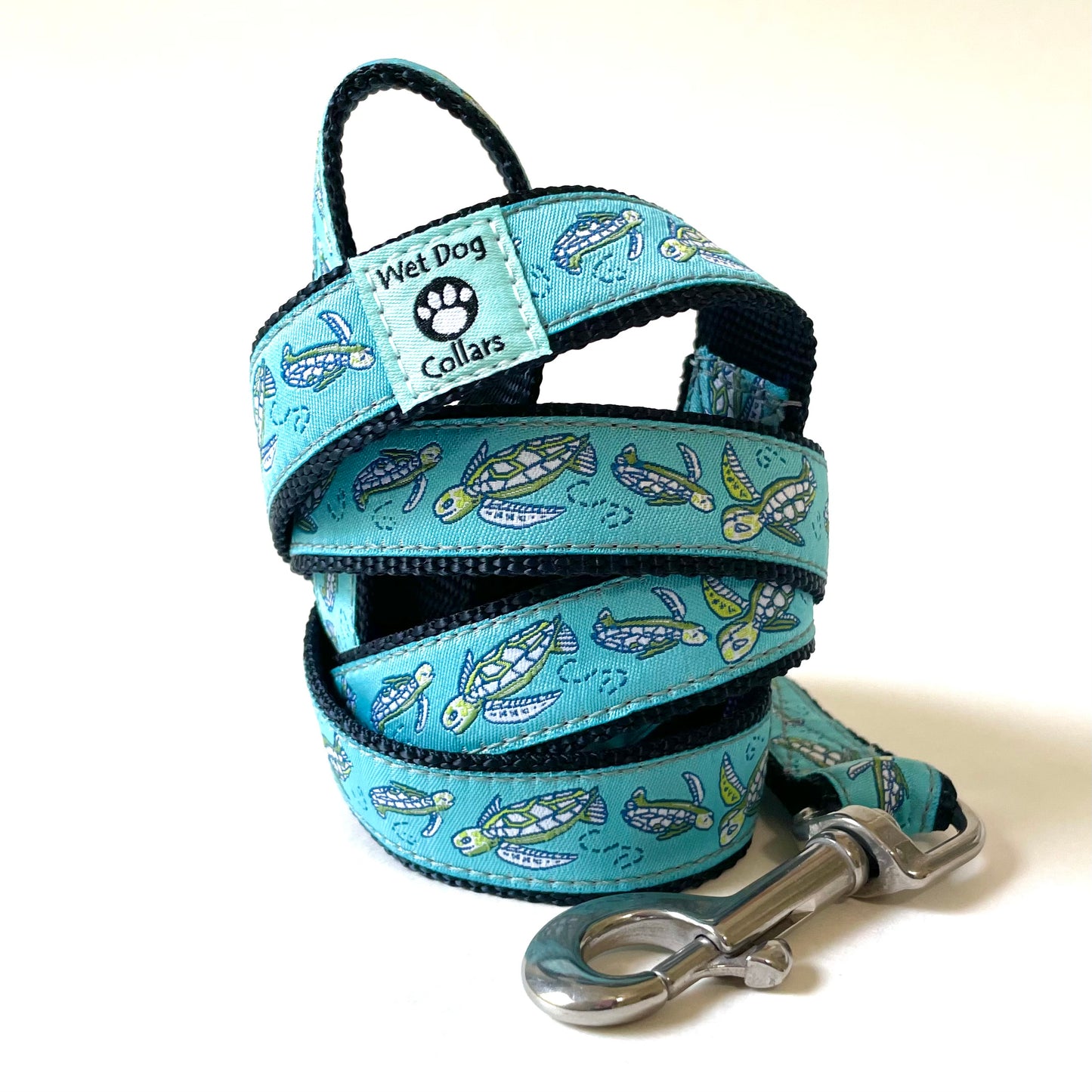 Dog leash with sea turtle pattern with saltwater proof stainless clip, durable construction and marine materials for the beach dog lifestyle