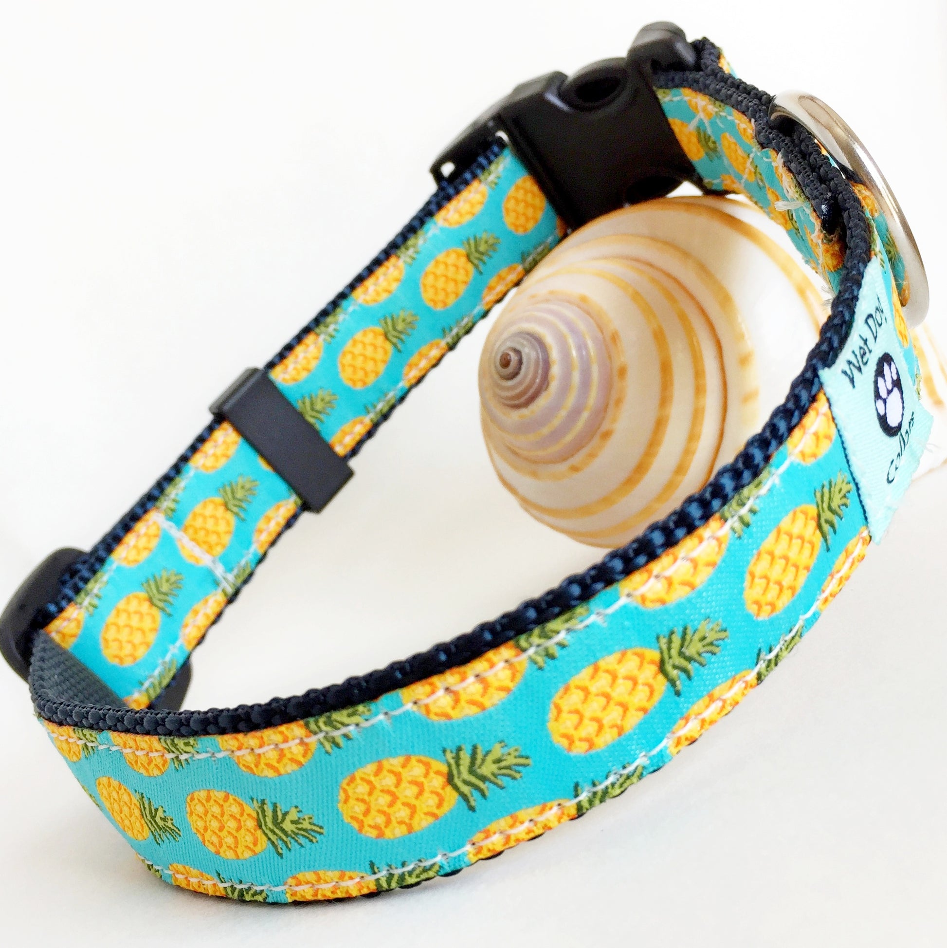 Dog collar with pineapple pattern and rust proof stainless D ring