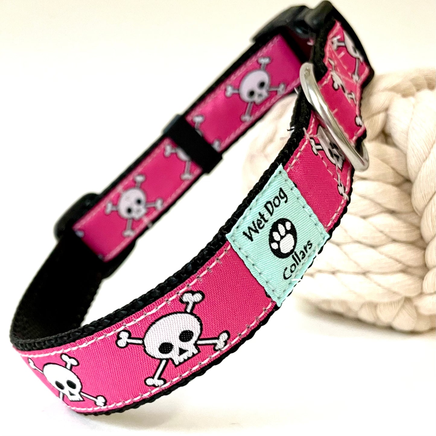 Pink dog collar with skull pattern and stainless steel D-ring for beach use